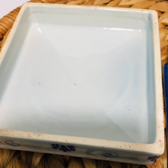 Rare, porcelain box.  Excellent condition.  Check - Picture 12 of 12